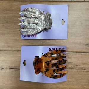 Bundle of two Claire’s claw clips